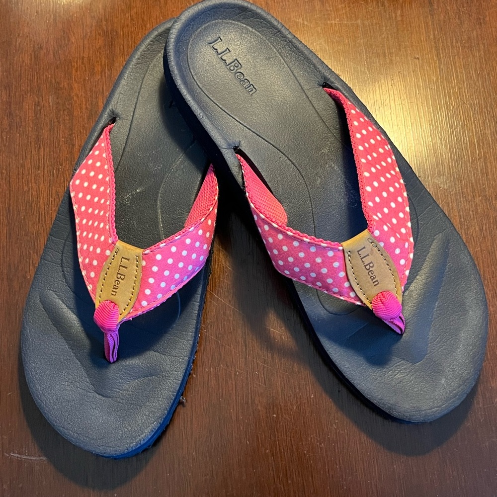 L.L. Bean Women’s Pink Polka Dot Flip Flops